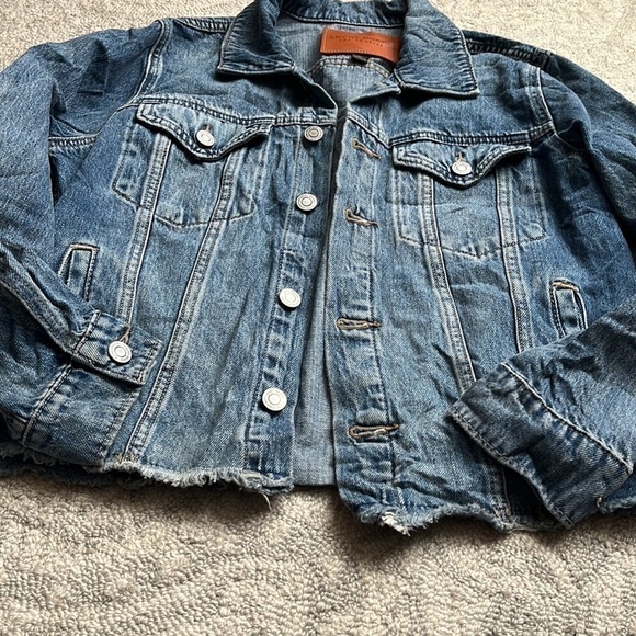 Woman’s Lucky Brand Jean Jacket Size Medium - Picture 3 of 3